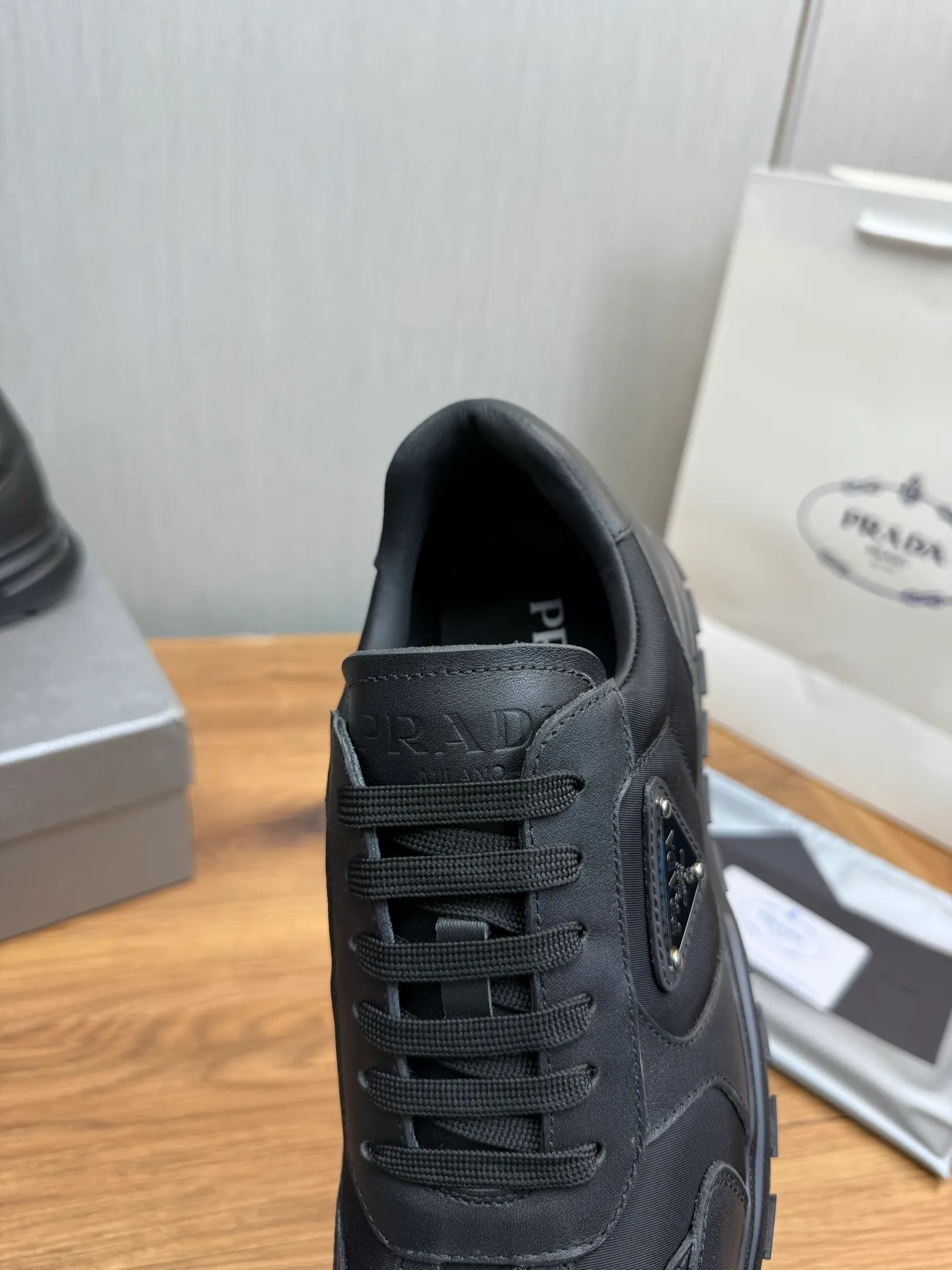 Factory price 580💰 [PRADA] Hot-selling men's shoes shipped 👏Official website synchronized ⬆️ Original cowhide fabric + cowhide lining, cowhide feet 🐮 1:1 shipment ✔️Original original bottom, 38-45 (45. Customized, non-refundable)